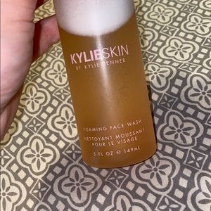 Kylieskin Kylie Jenner foaming face wash
